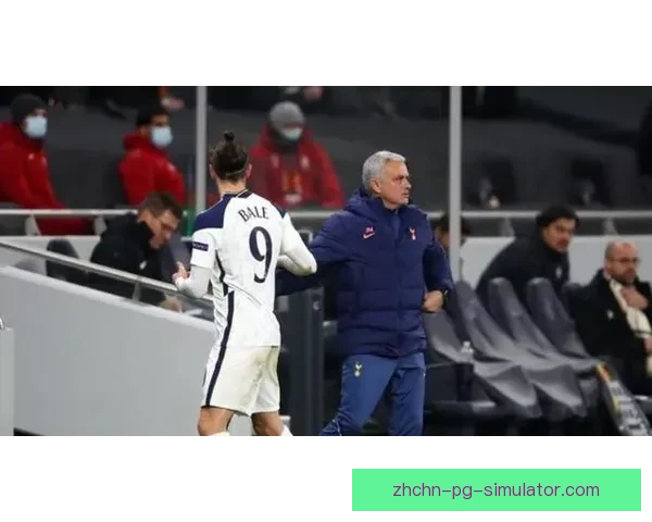 孙兴慜赛前赠送个人品牌围巾 温暖小球迷心情瞬间成焦点